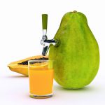 Tropische smoothie met mango, papaya, banaan en kokos