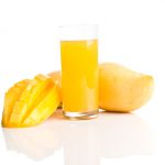Smoothie met mango, banaan en perssinaasappels